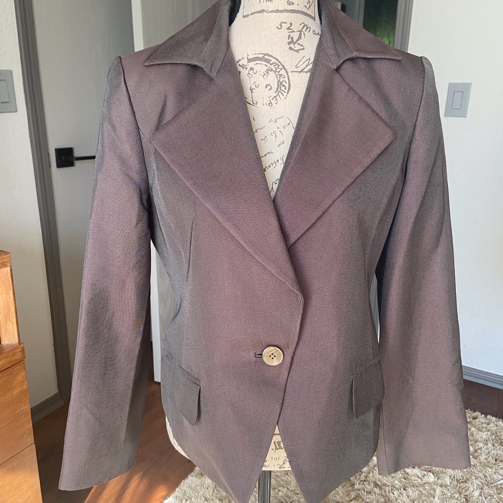 Stylish one-button blazer